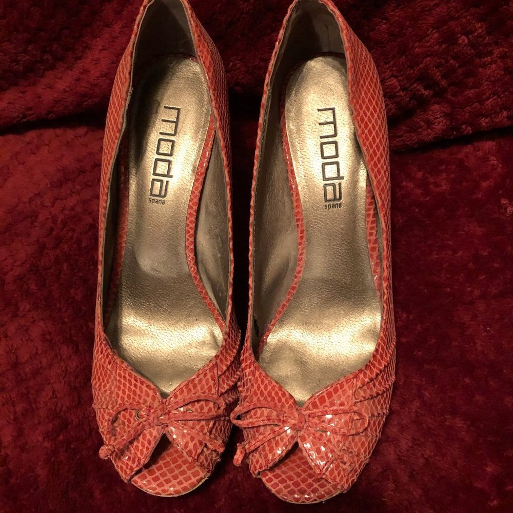Beautiful "Moda" Heels - Picture 1 of 4